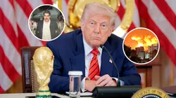Donald Trump junto a una réplica de la Copa del Mundo