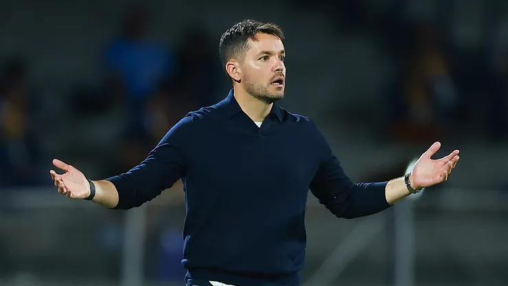 La afición de Cruz Azul pide la salida de Nicolás Larcamón tras la derrota ante Jaiba Brava
