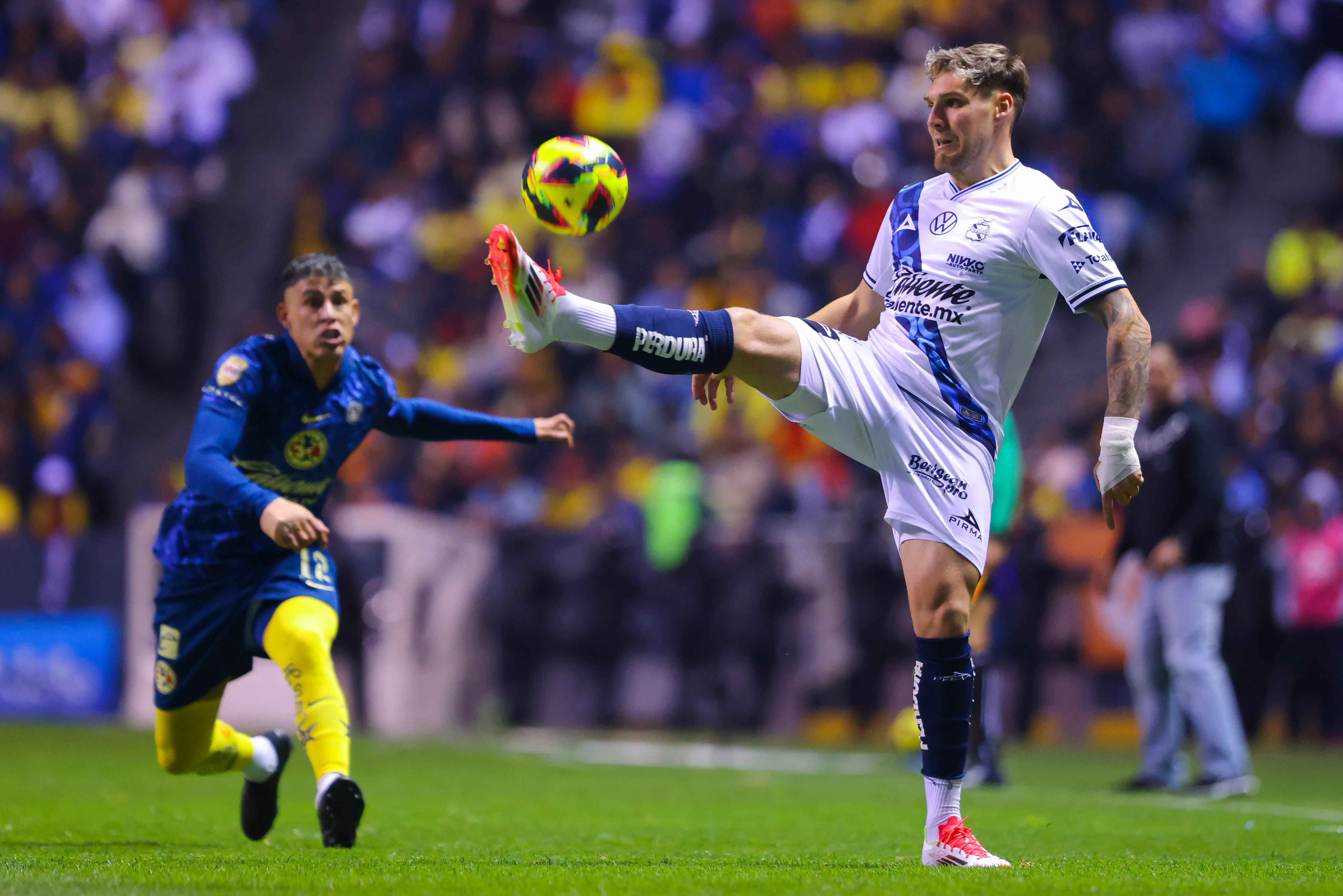 Emiliano Gomez enfrentó a América con Puebla (GETTY IMAGES)