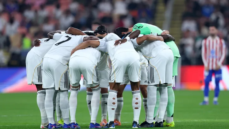 Real Madrid enfrenta a Barcelona en la final de la Supercopa de España.