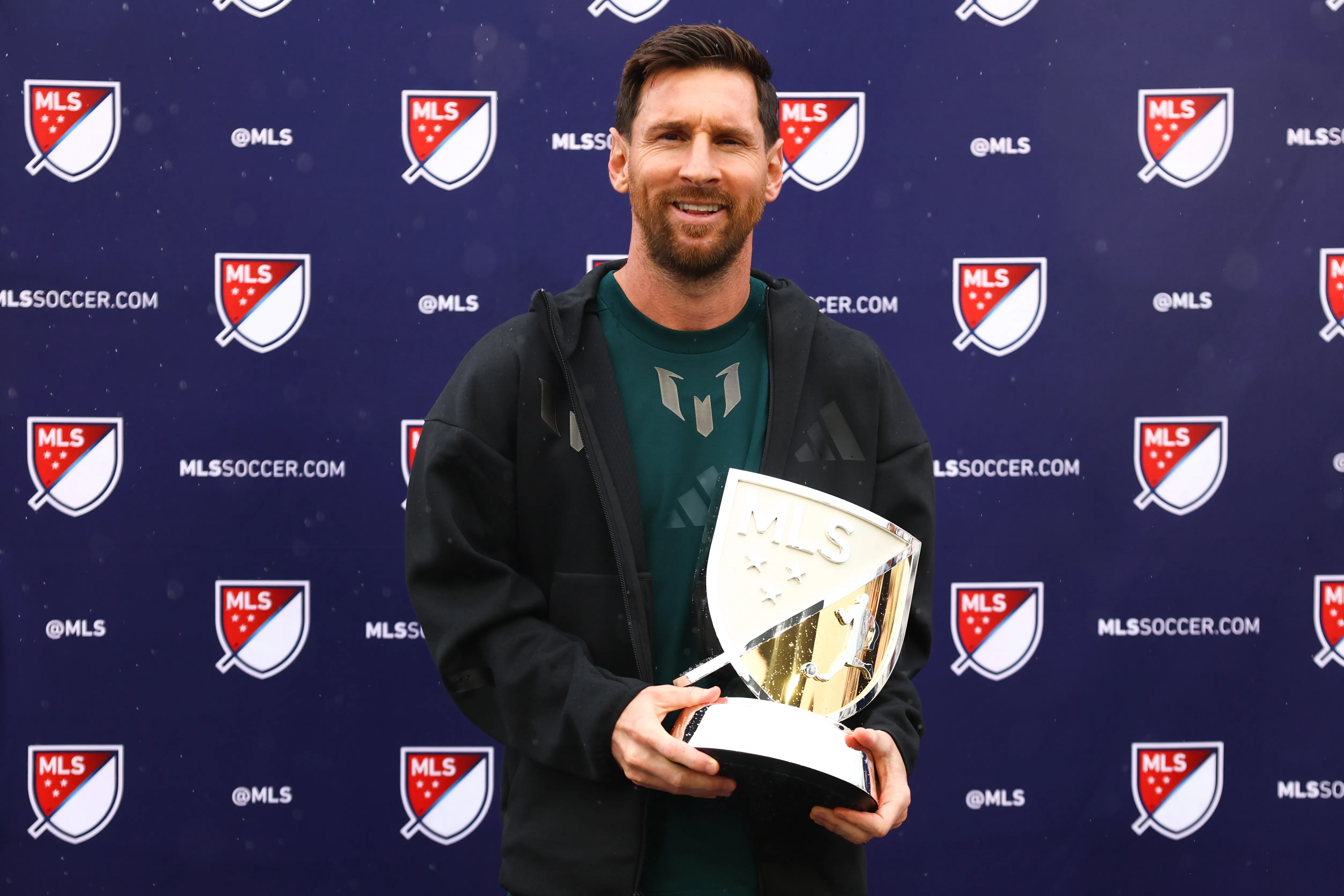 Lionel Messi recibió el trofeo a MVP de la temporada en la MLS (GETTY IMAGES)