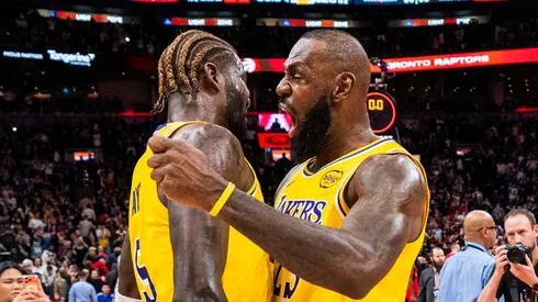 DeAndre Ayton y LeBron James juegan juntos por primera vez en la NBA.