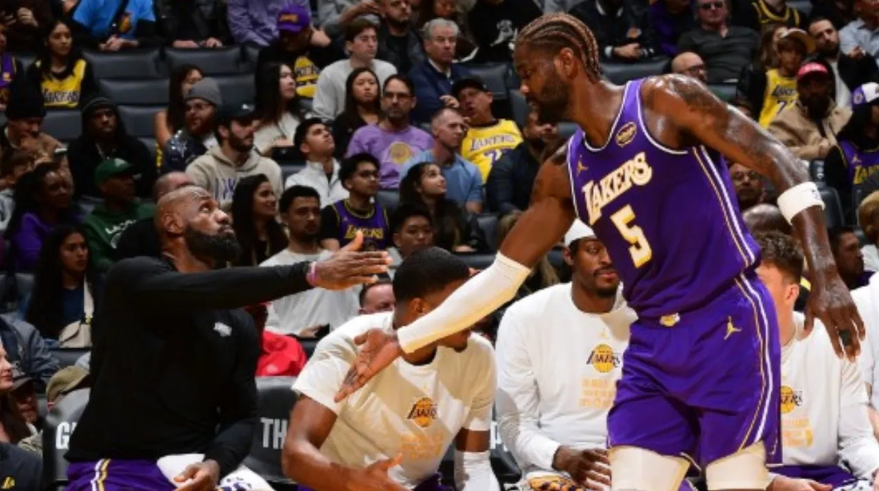 LeBron y Ayton juegan juntos por primera vez en la NBA. (Foto: Getty Images)