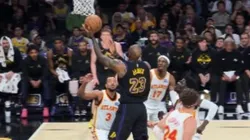 La jugada viral de LeBron James en Lakers vs. Hawks.