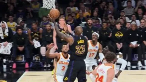 La jugada viral de LeBron James en Lakers vs. Hawks.