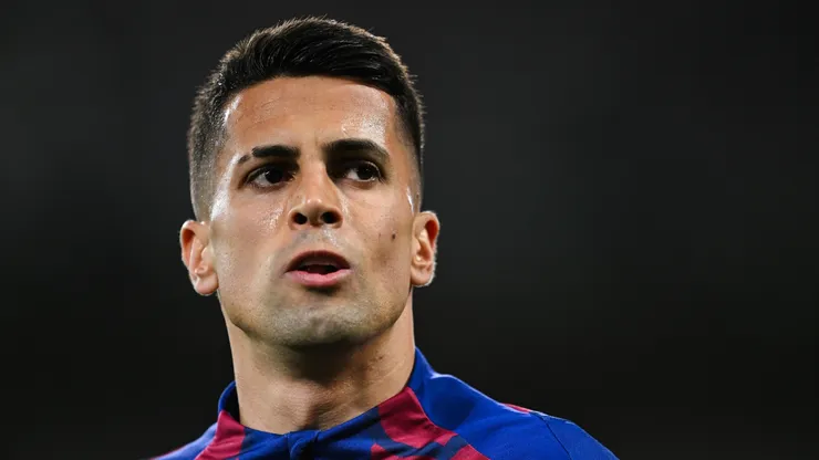 João Cancelo no juega ante Racing de Santander.