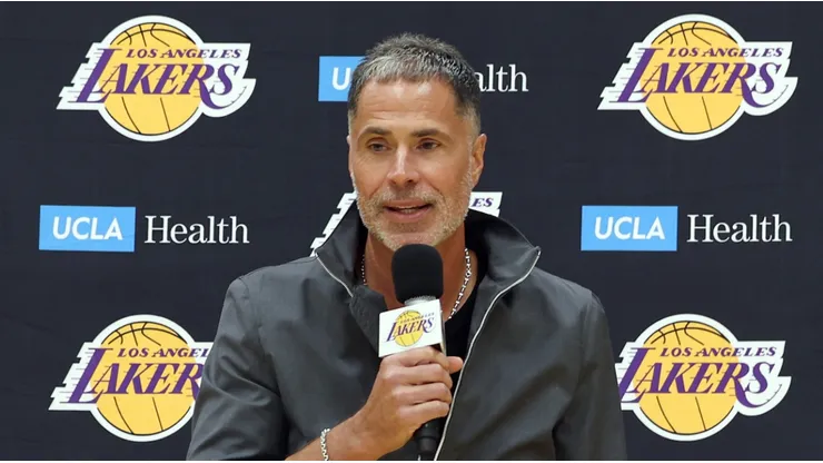 Rob Pelinka es el presidente de operaciones de Lakers.