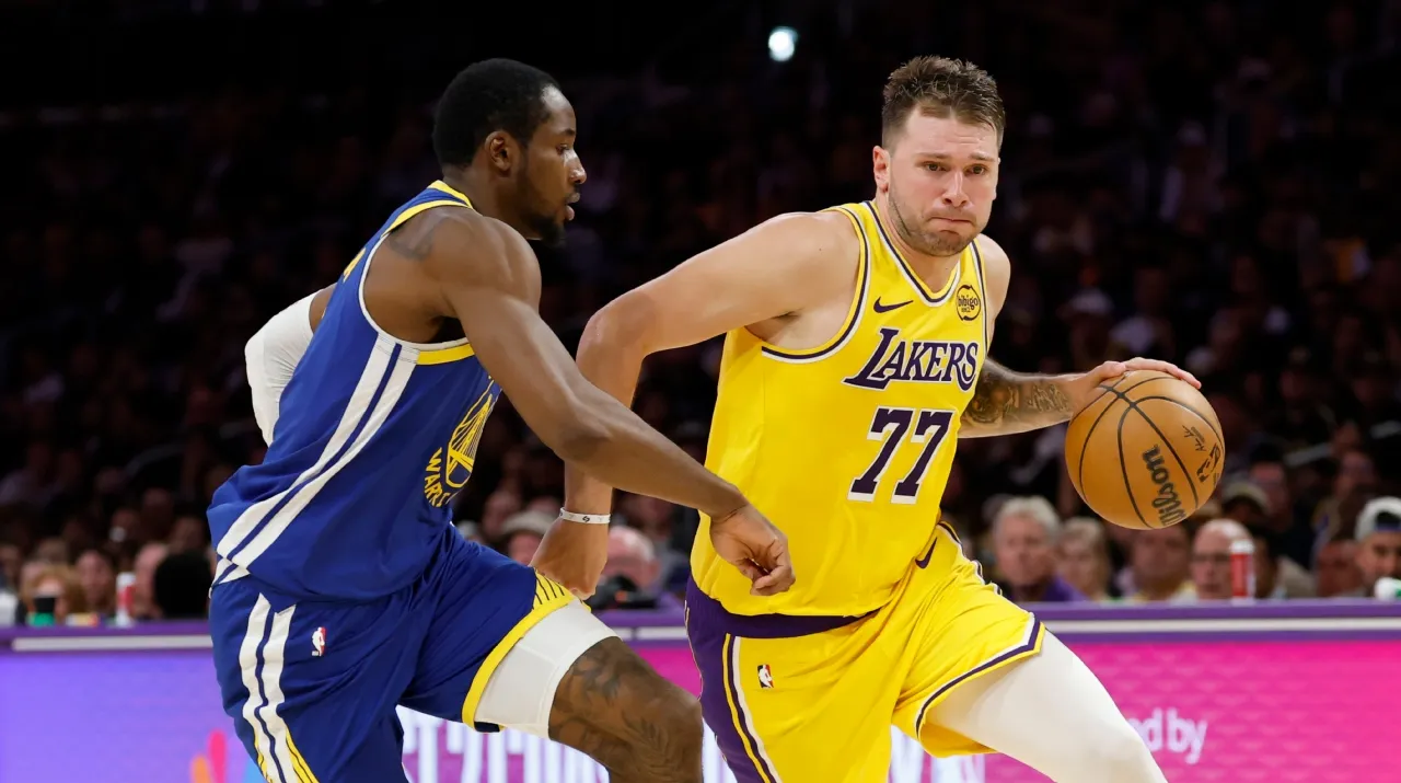 Jonathan Kuminga y Luka Doncic en la NBA.