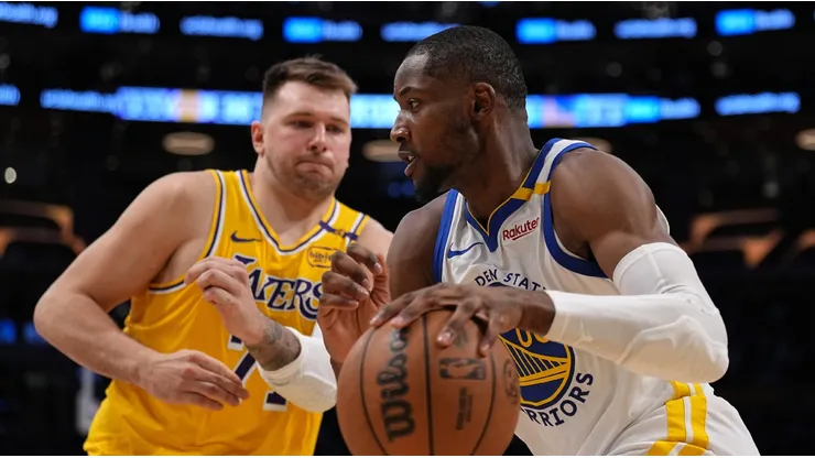 Jonathan Kuminga y Luka Doncic en Lakers vs. Warriors.
