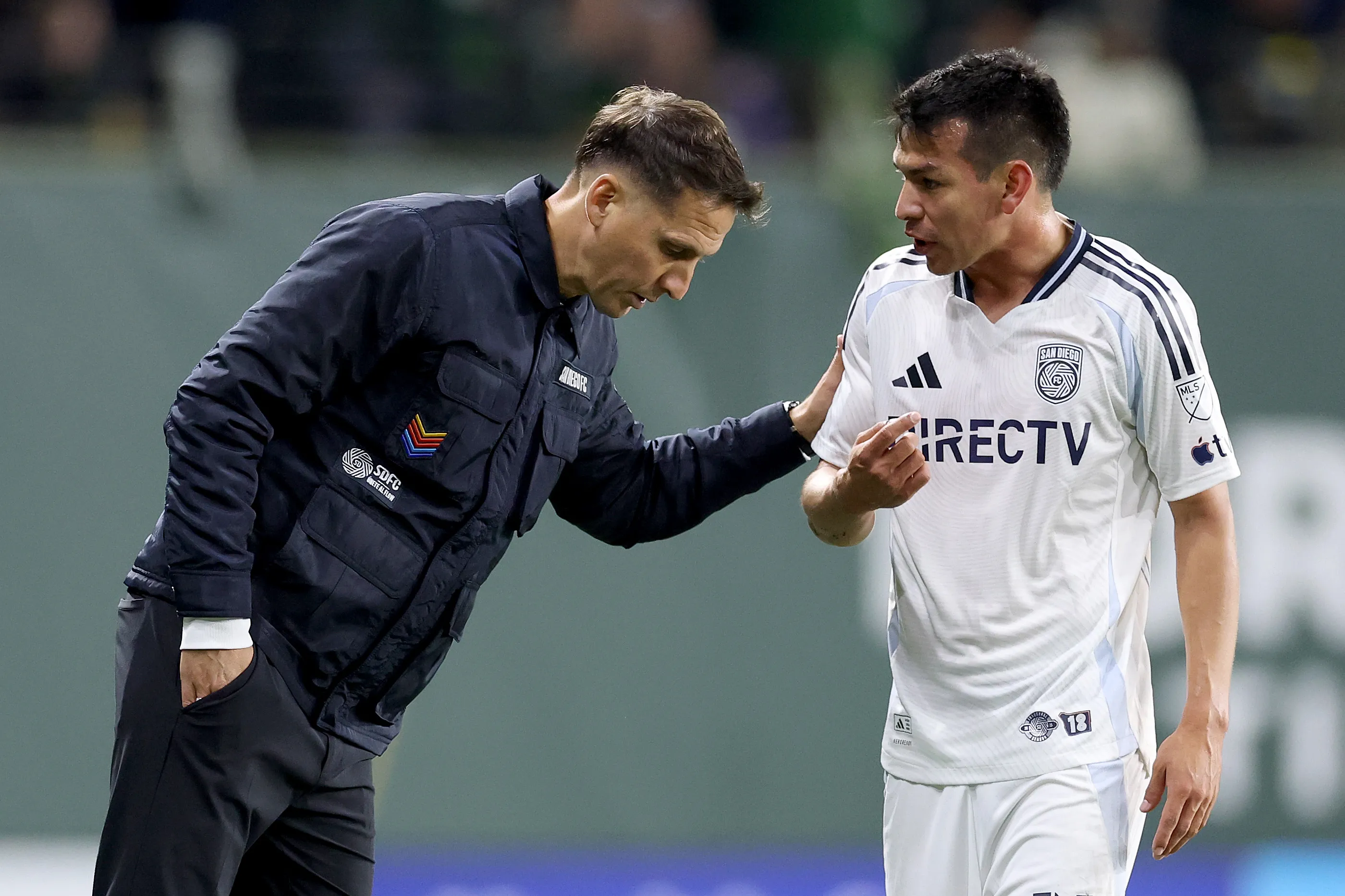 Hirving Lozano tuvo una pelea irrecuperable con Mikey Varas (Getty Images)
