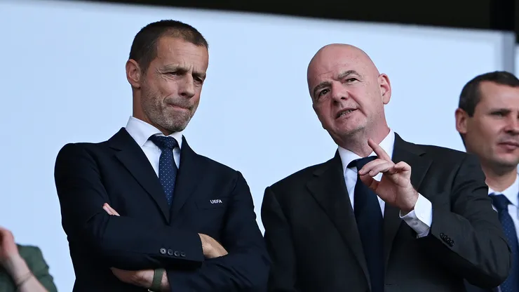FIFA recibió un duro revés por parte de UEFA por la regla de fuera de juego de Arsene Wenger