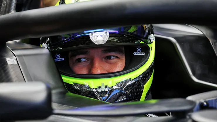 Checo Pérez a bordo del coche de Cadillac en Silverstone