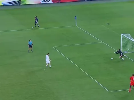 Moisés Muñoz le ataja un penal a Francesco Totti y a Marco Materazzi