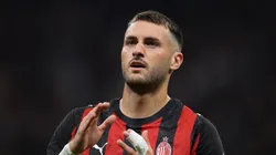 Santiago Giménez sigue recuperándose de su lesión.