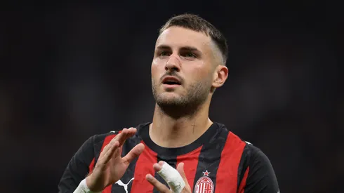 Santiago Giménez sigue recuperándose de su lesión.
