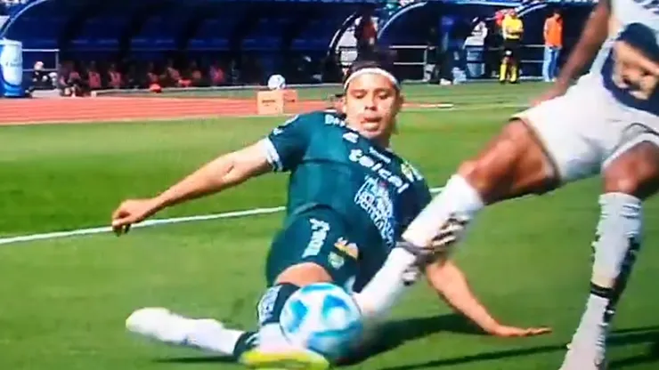 Analizan supuesta ayuda arbitral a Pumas
