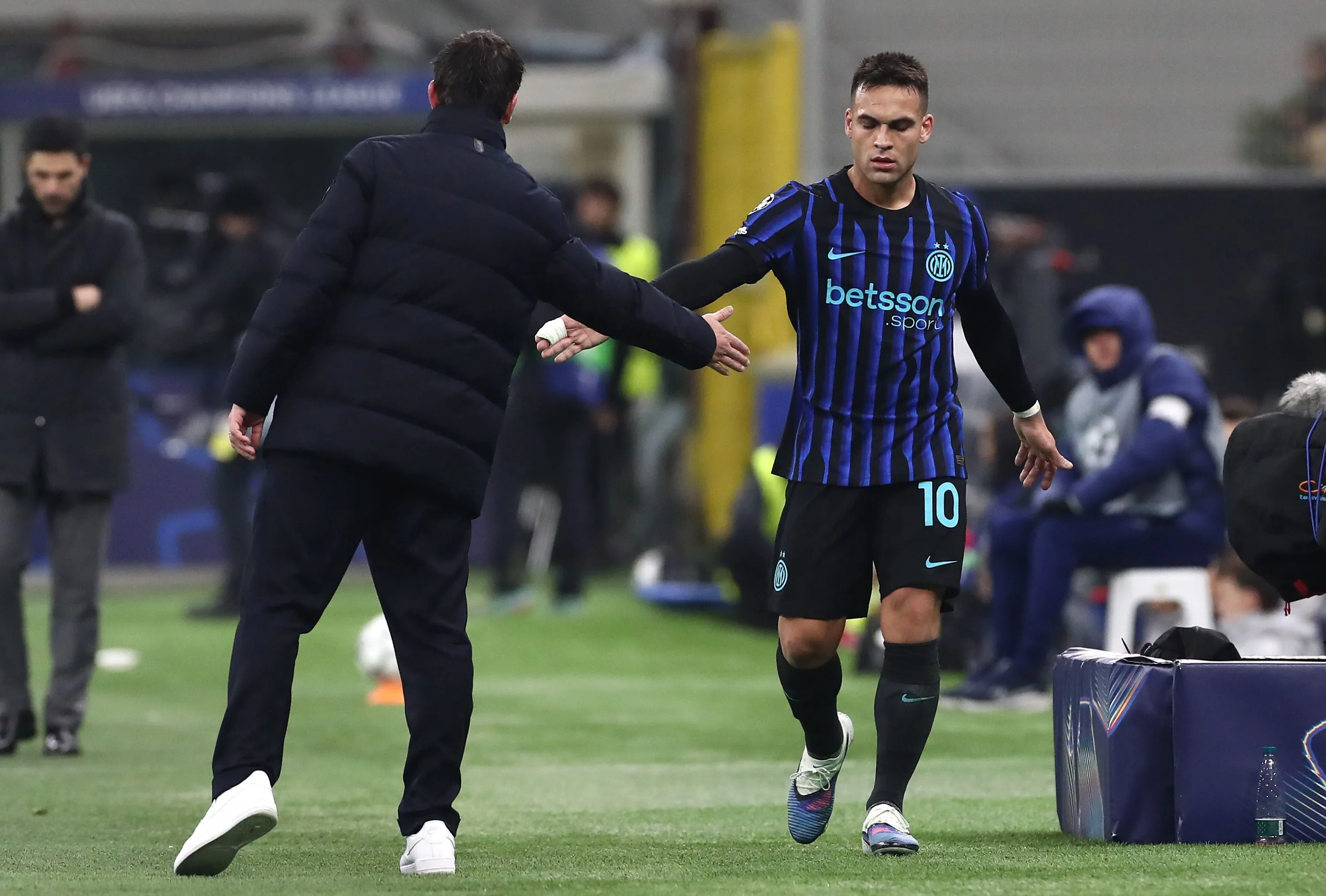Sale Lautaro Martínez del Inter vs Arsenal