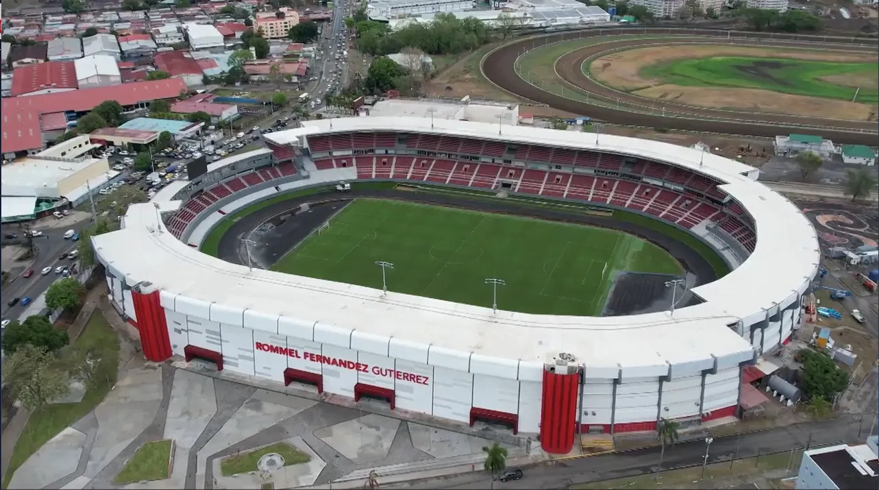El recinto luce con detalles que lo hacen estar a tono con las fachadas modernas. [Foto: Estadios FC]
