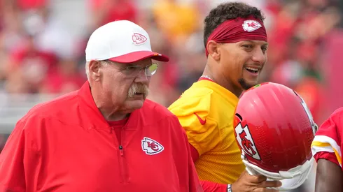Andy Reid, entrenador de Kansas City Chiefs, y Patrick Mahomes