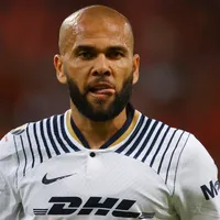 Dani Alves volvería del retiro para salvar a su equipo del descenso