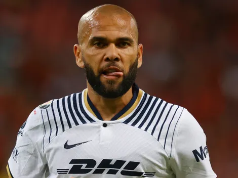 Dani Alves volvería del retiro para salvar a su equipo del descenso