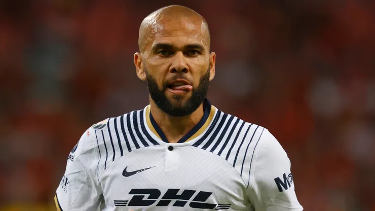 Dani Alves, exjugador de Pumas, podría regersar a las canchas