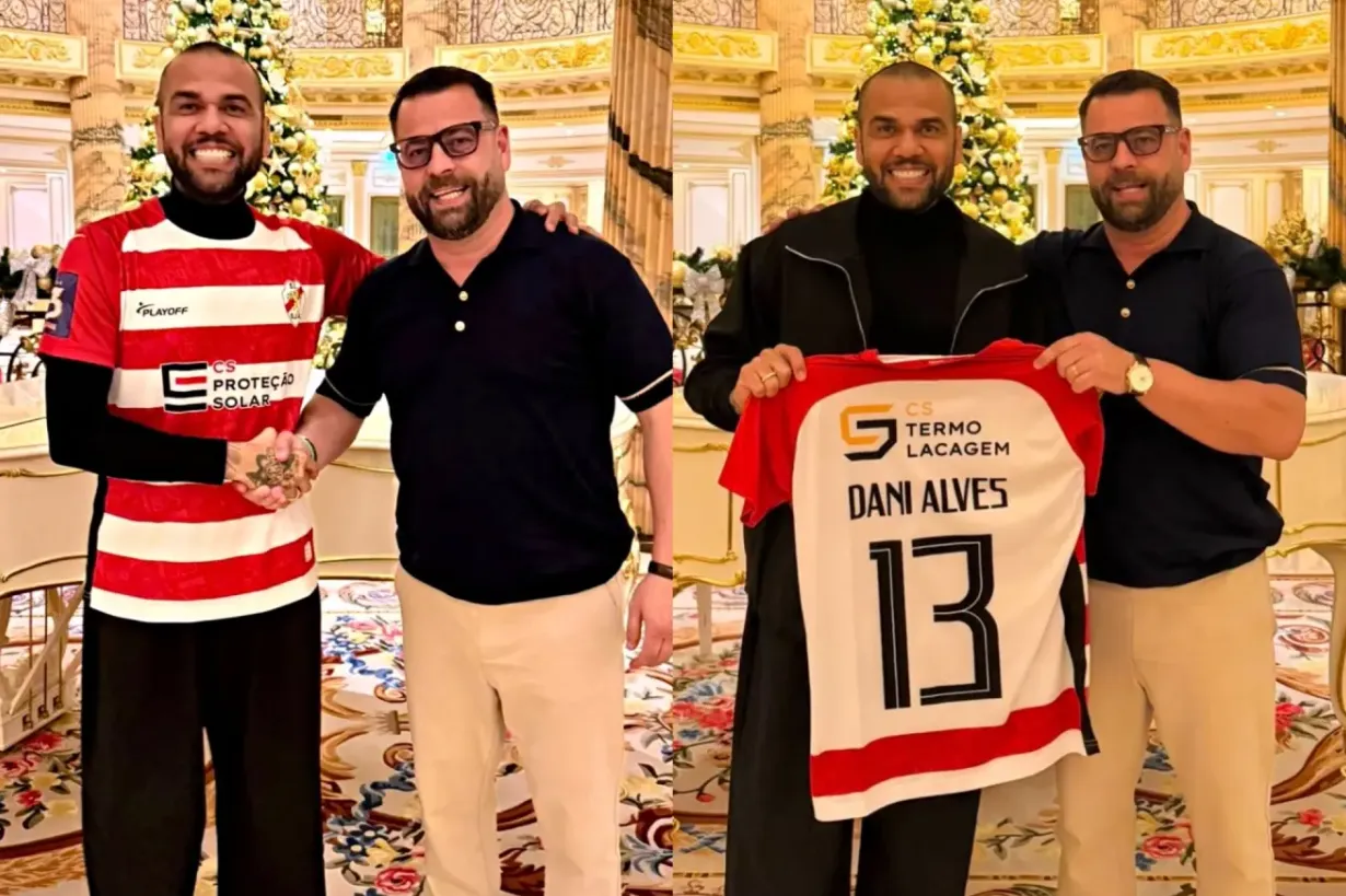 Dani Alves posó con la playera del São João de Ver (@scsjver)