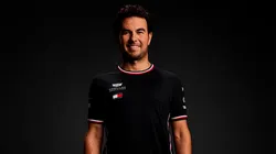 Checo Pérez, piloto mexicano de la F1, con la indumentaria de Cadillac