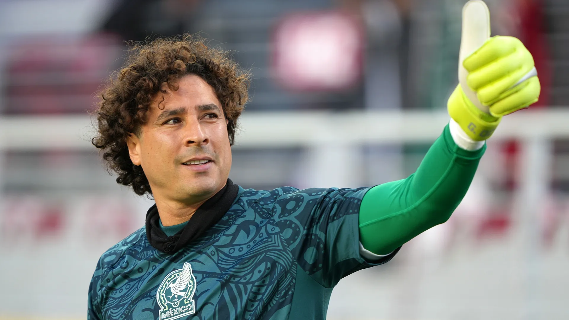 Memo Ochoa podría volver a México.