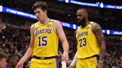 Austin Reaves y LeBron James en un partido de Los Angeles Lakers