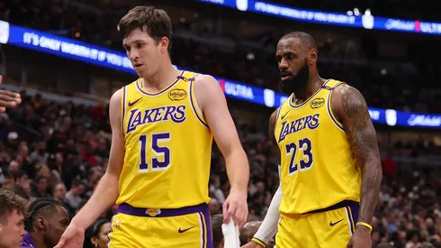 Austin Reaves y LeBron James en un partido de Los Angeles Lakers