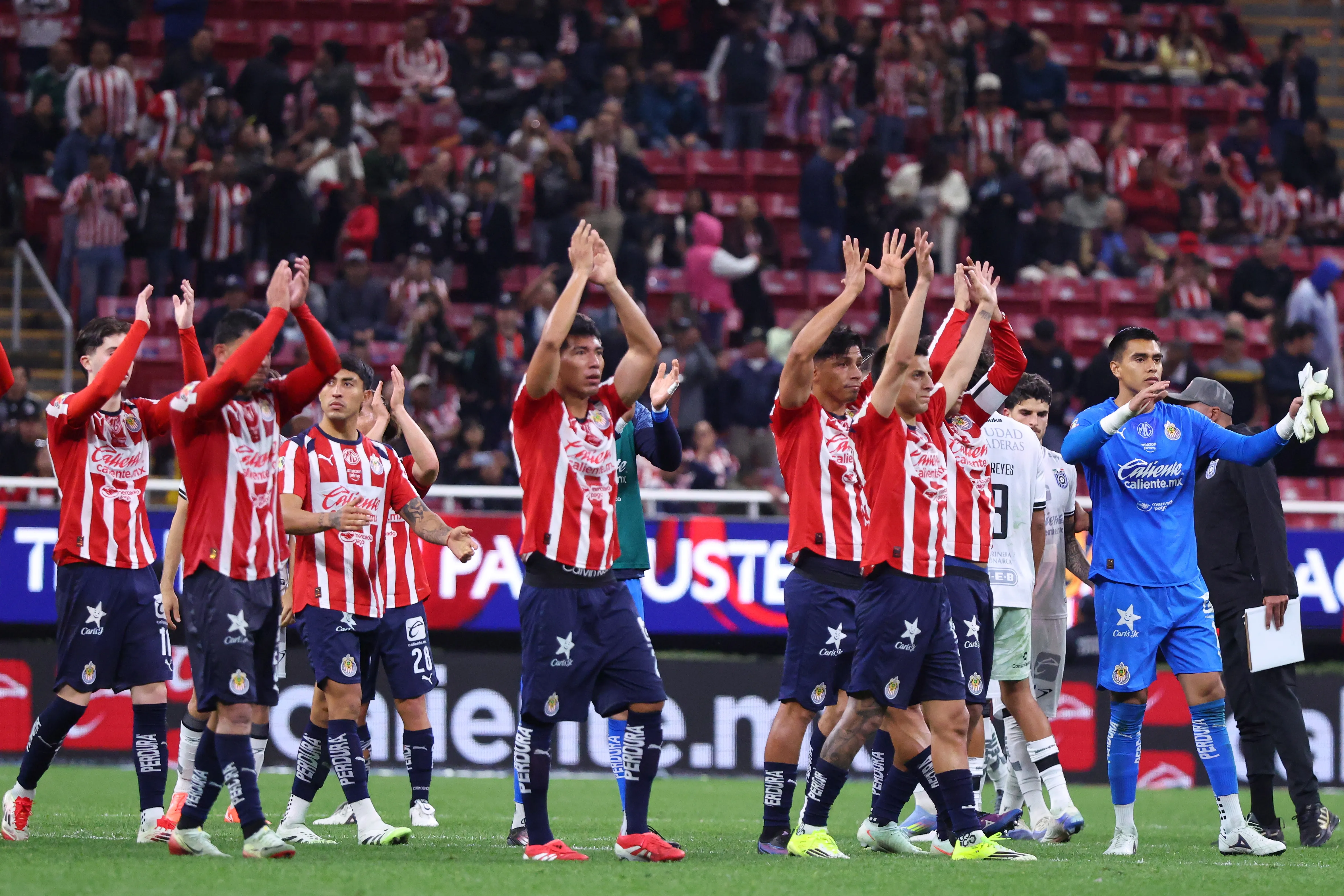 Chivas lidera el torneo y quiere seguir en lo más alto [Foto: Getty]