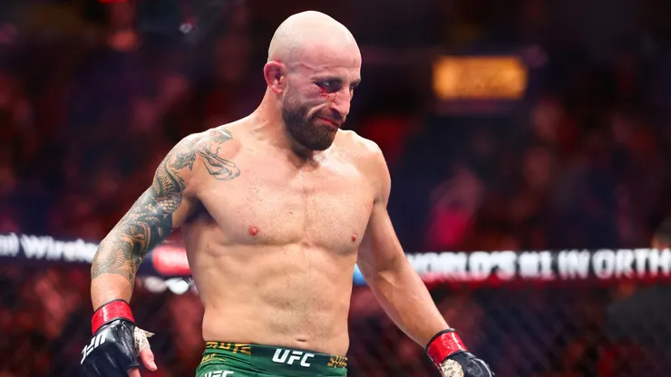 Alexander Volkanovski juega ante Diego Lopes.