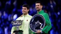Carlos Alcaraz y Novak Djokovic tras la final del Australian Open 2026