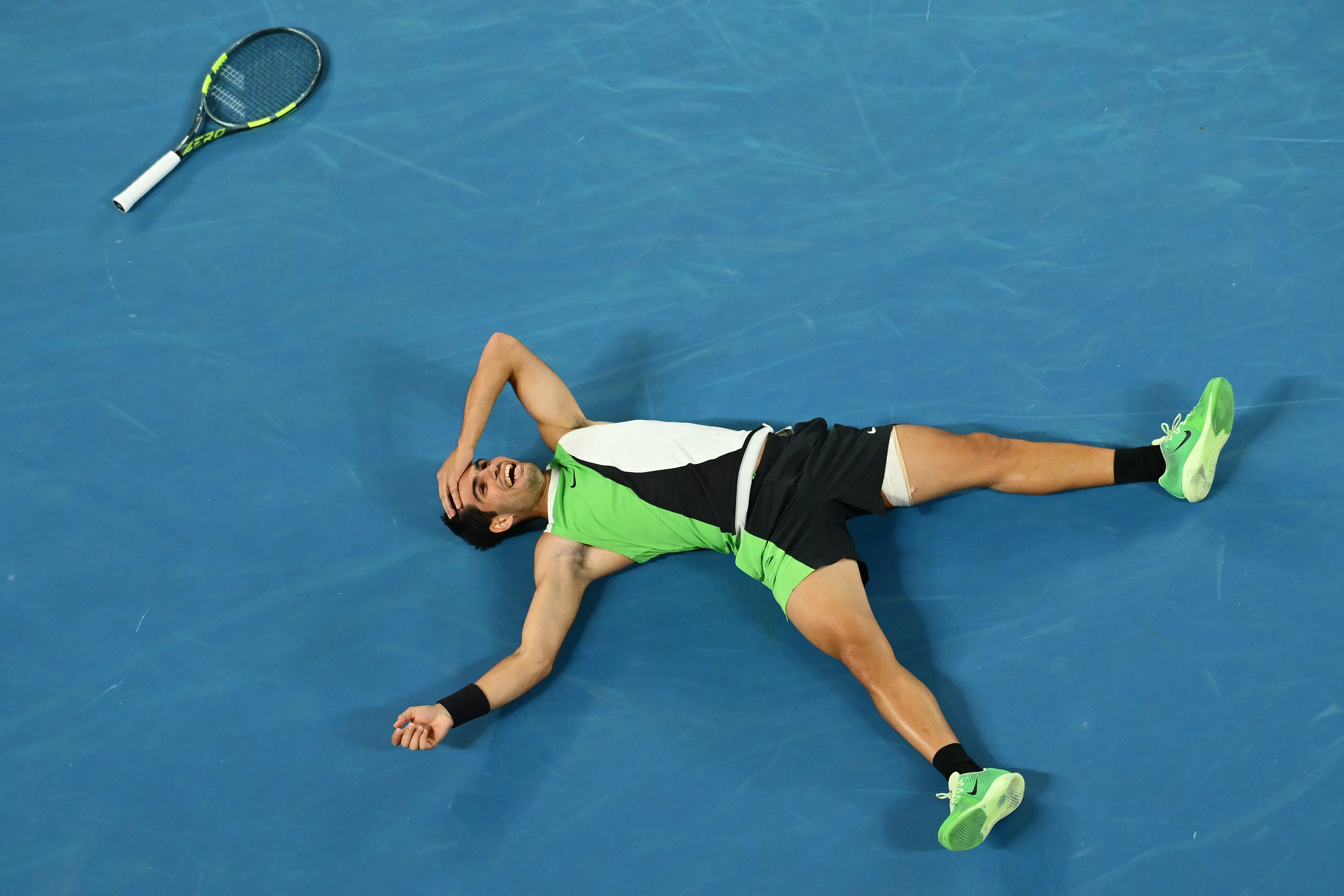 El festejo de Carlos Alcaraz tras ganar el Australian Open (GETTY IMAGES)