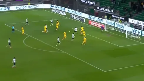 ¡De taco! El impresionante gol de Luis Suárez para darle la victoria a Sporting Lisboa en el último minuto