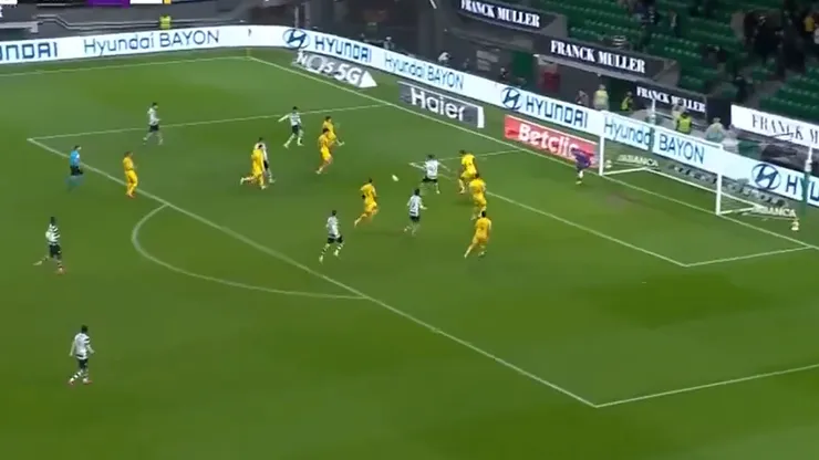 ¡De taco! El impresionante gol de Luis Suárez para darle la victoria a Sporting Lisboa en el último minuto