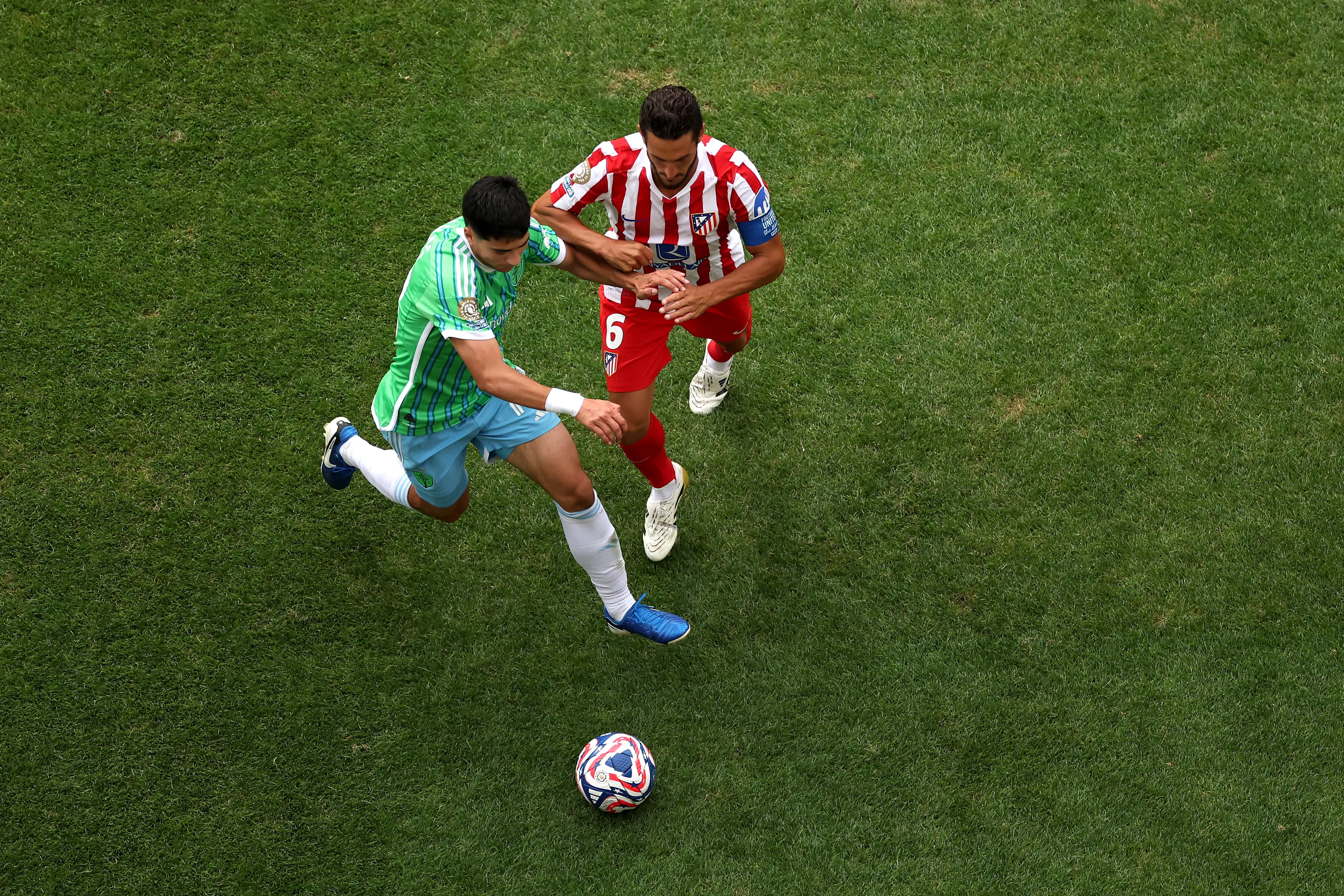 Obed Vargas jugó contra Atlético de Madrid en el Mundial de Clubes 2025 (GETTY IMAGES)