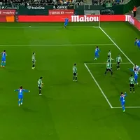 Nelson Deossa discute con Marc Bartra en Real Betis vs. Atlético Madrid