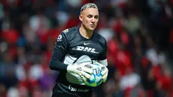 Keylor Navas no es el único que abre la puerta.