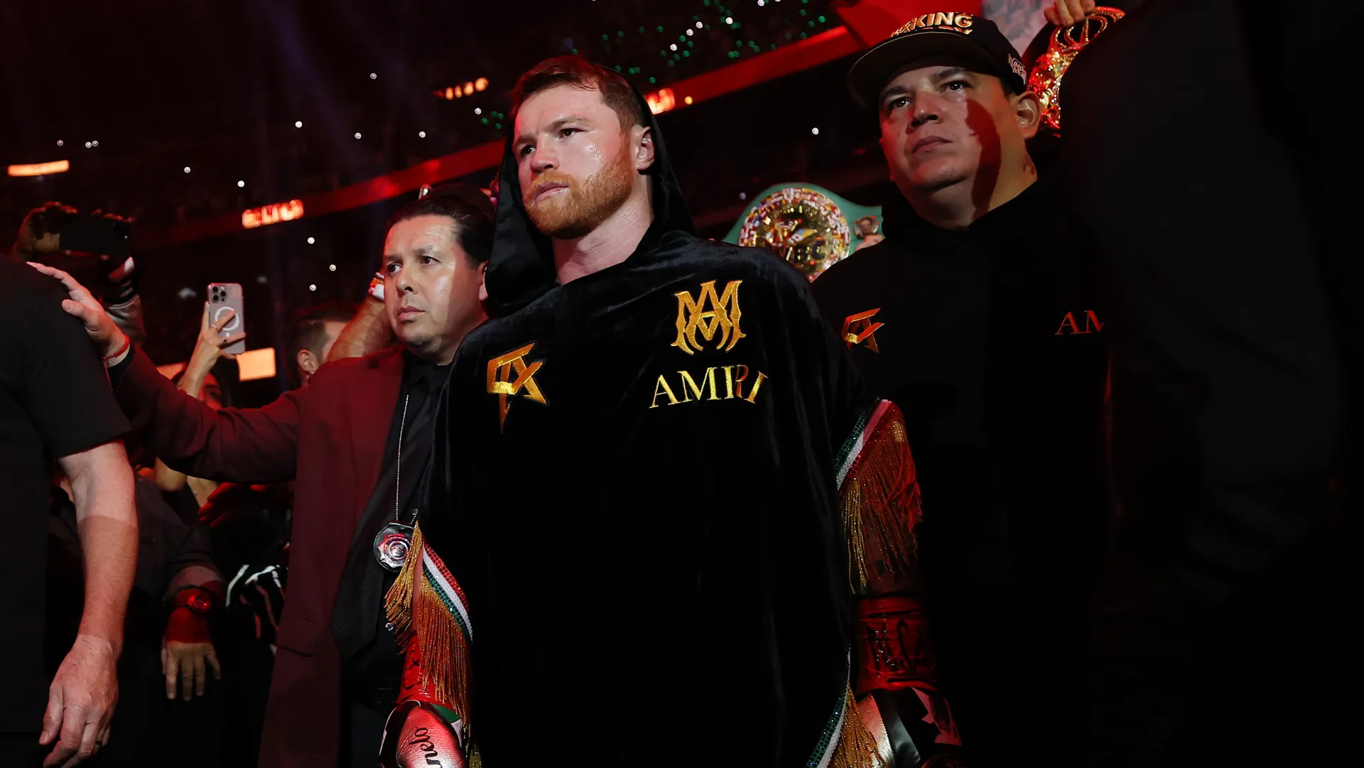 Canelo Álvarez debe confirmar en que país será su próxima pelea.