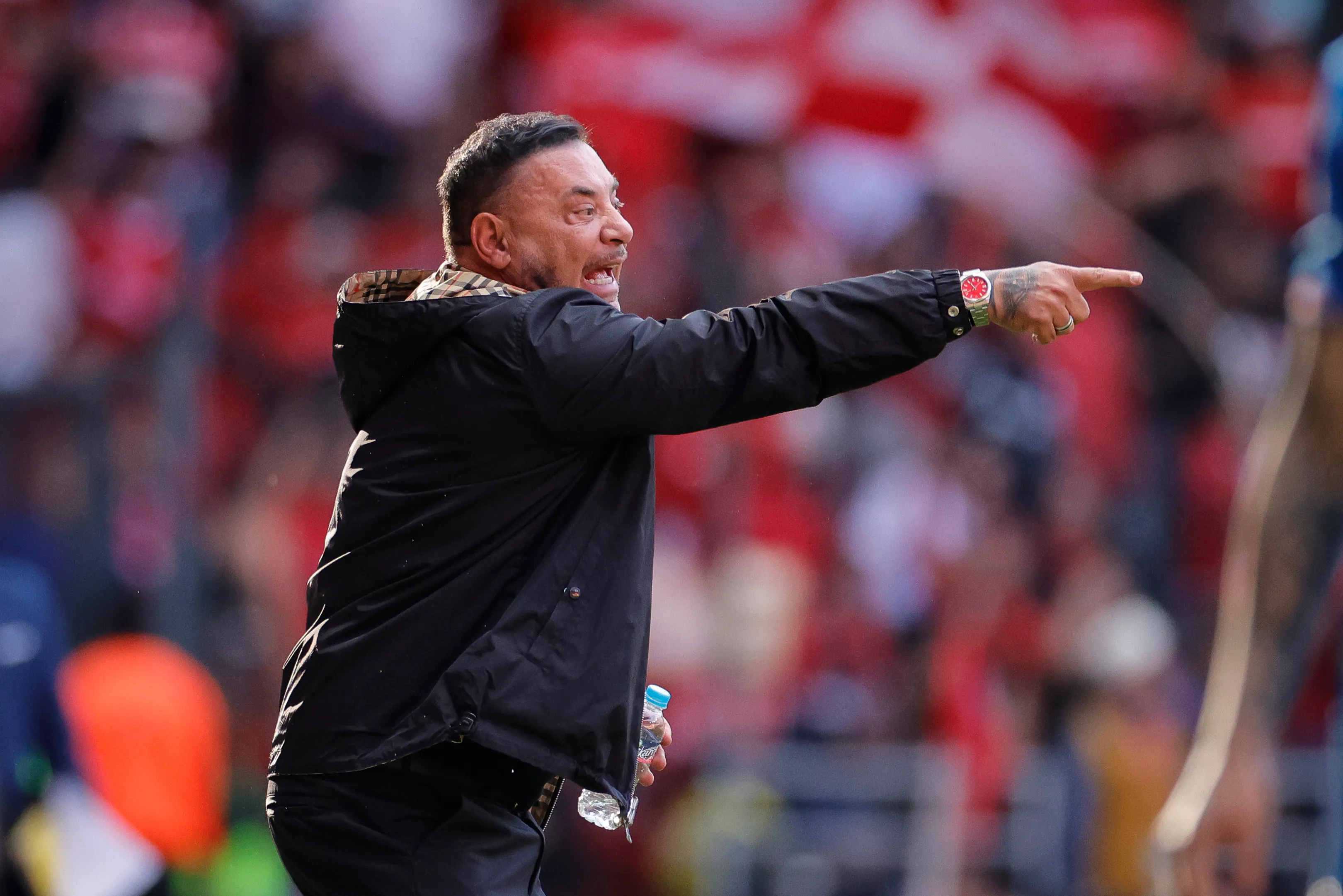 Mohamed dando indicaciones en Toluca-Cruz Azul [foto: Getty]