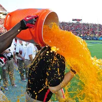 ¿De qué color será el Gatorade con el que mojarán al entrenador ganador del Super Bowl LX?