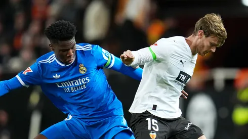 Real Madrid venció 2-0 al Valencia y no le pierde pisada al líder Barcelona
