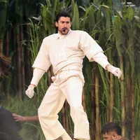 El llamativo salario de las "personas árboles" del show de Bad Bunny en el Super Bowl