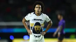 Adalberto Carrasquilla, afuera del once de Pumas.