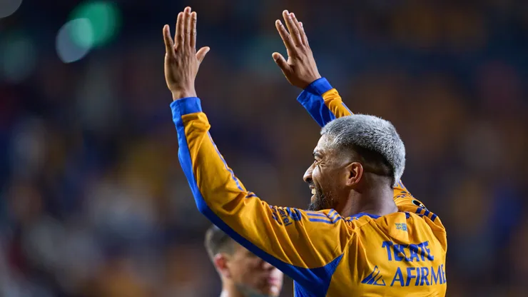 Rodrigo Aguirre ya comprometido con Tigres tras su doblete