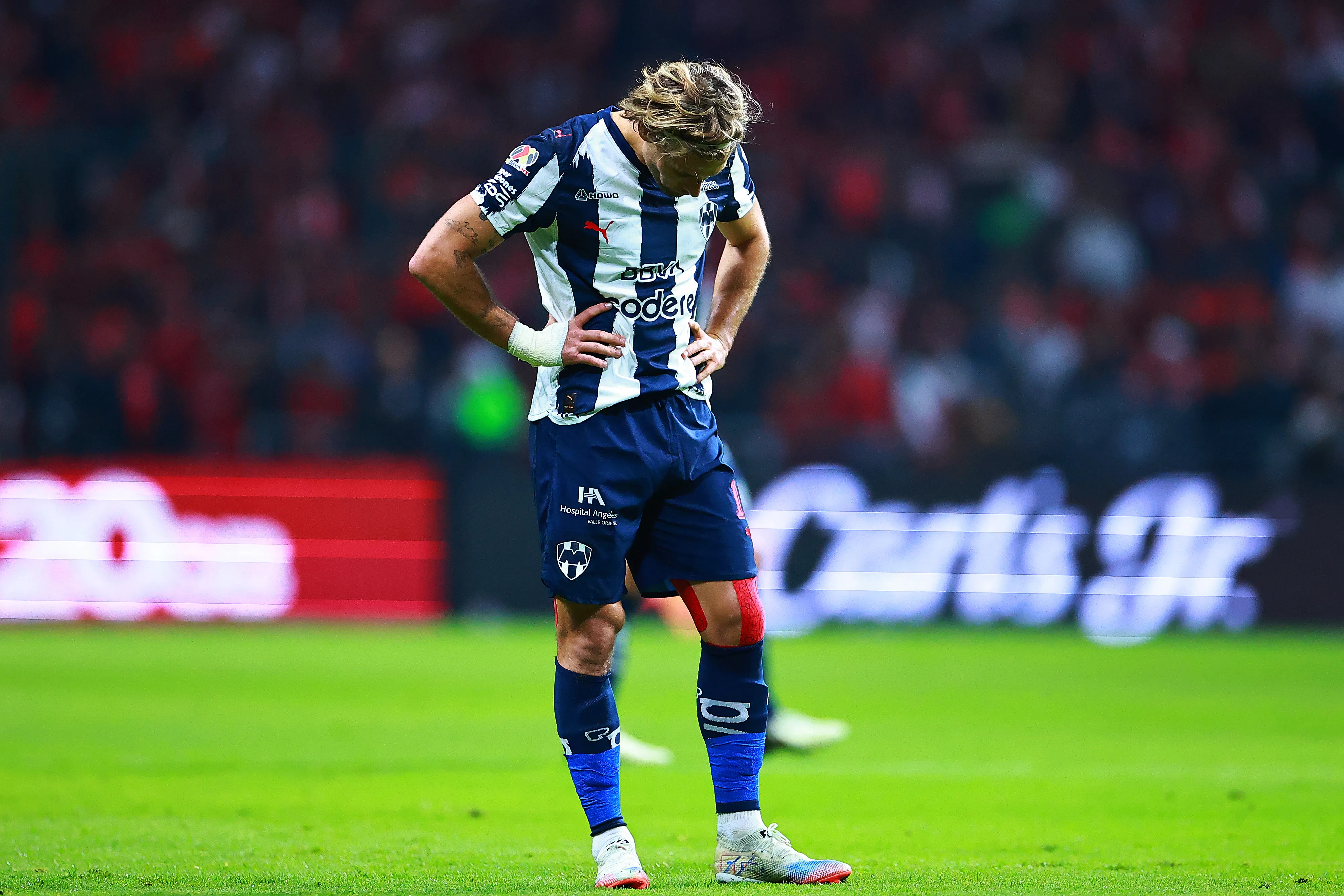 La afición de Rayados espera más de Sergio Canales [Foto: Getty]