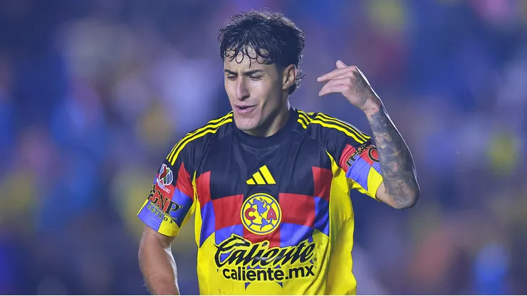 Alex Zendejas, afuera del partido ante Olimpia.