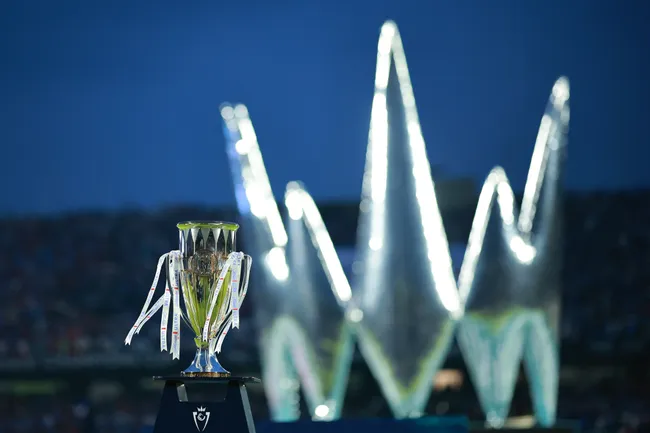 El trofeo de la Concachampions espera su nuevo dueño [Foto: Getty]